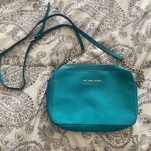 MK JET SET CROSSBODY